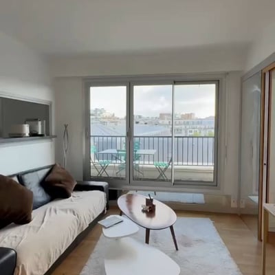 Rent of a 2-room apartment with a panoramic tower view, 42 m², 16th arrondissement, Paris, France